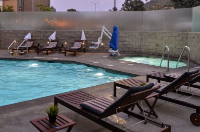 Holiday Inn Express & Suites San Diego - Mission Valley 5