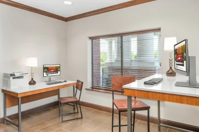 Holiday Inn Express & Suites Wilmington-Newark 2