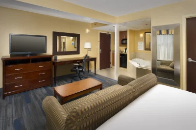 Holiday Inn Express jacuzzi
