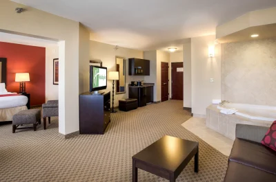 Holiday Inn Oklahoma City Airport jacuzzi Holiday Inn Oklahoma City Airport jacuzzi