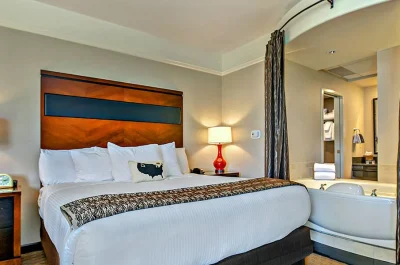 Hotel 43 Boise jacuzzi