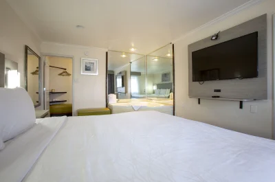 Hotel Aspen Flagstaff Grand Canyon InnSuites jacuzzi