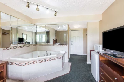 Howard Johnson by Wyndham, Rocky Hill 1