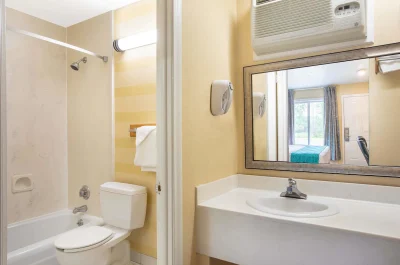 Howard Johnson by Wyndham, Rocky Hill 2