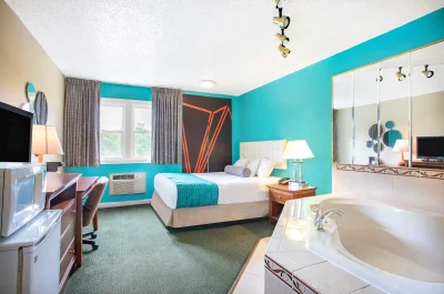 Howard Johnson by Wyndham, Rocky Hill jacuzzi