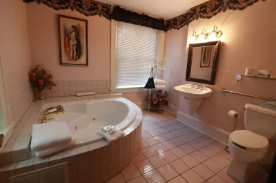 Inn at 835 Boutique Hotel 3