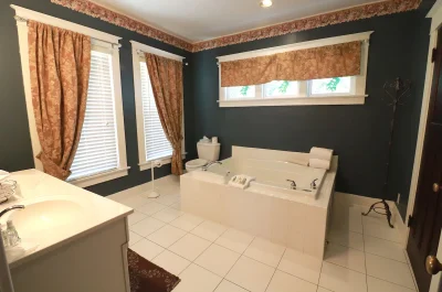 Inn at 835 Boutique Hotel jacuzzi