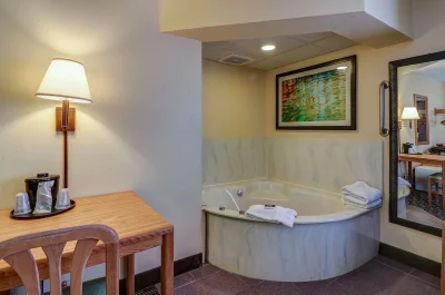 Inn at Rehoboth jacuzzi