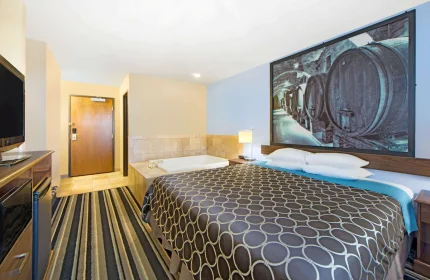Iowa Hotel with Jacuzzi Iowa Hotel with Jacuzzi