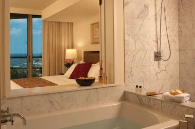 Jet Luxury @ The Trump Waikiki jacuzzi