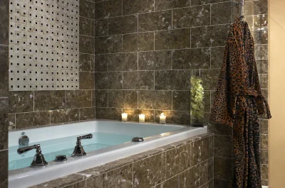 Kimpton Hotel Monaco Baltimore Inner Harbor jacuzzi