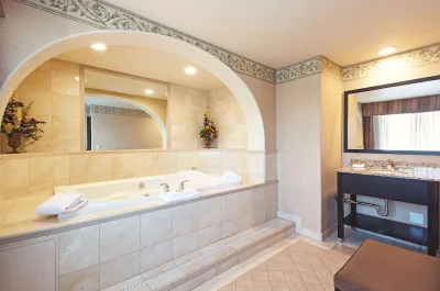 La Quinta Inn & Suites by Wyndham Boise Towne Square jacuzzi