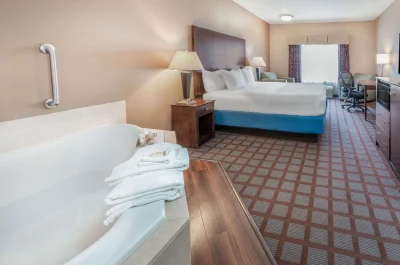 La Quinta Inn & Suites by Wyndham Bozeman jacuzzi