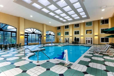 La Quinta Inn & Suites by Wyndham Milwaukee Bayshore Area 4