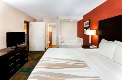 La Quinta Inn & Suites by Wyndham Milwaukee Bayshore Area