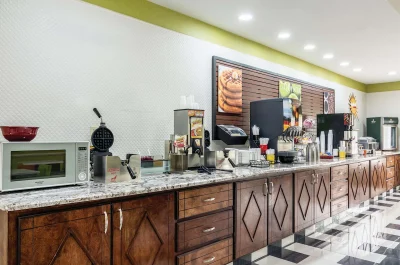 La Quinta Inn & Suites by Wyndham Prattville 3