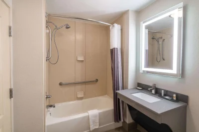 La Quinta Inn & Suites by Wyndham Prattville 5