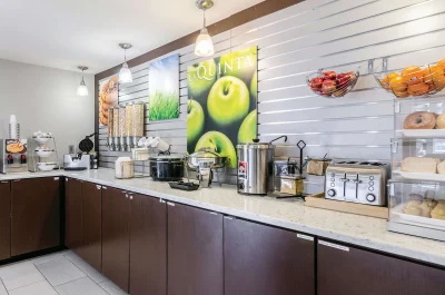 La Quinta by Wyndham Kansas City Airport 4