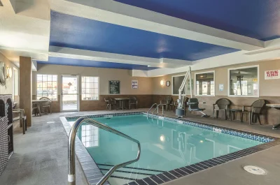 La Quinta by Wyndham Kansas City Airport 5