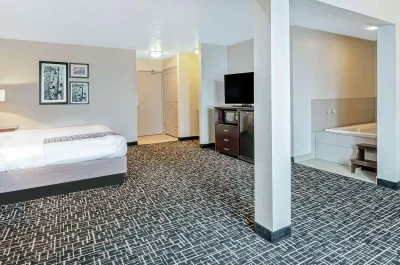 La Quinta by Wyndham North Orem jacuzzi