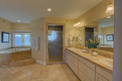 Land's End Resort jacuzzi