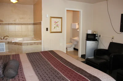 Lava Spa Motel & RV Park jacuzzi