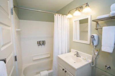 Looking Glass Inn 2