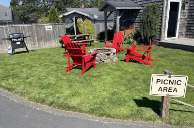 Looking Glass Inn 4