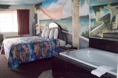 Luxury Inn and Suites Seaworld jacuzzi