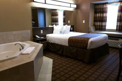 Microtel Inn & Suites by Wyndham Minot jacuzzi
