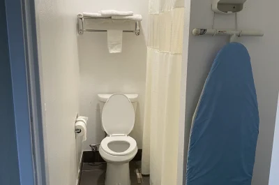 Mid City Inn and Suites 4
