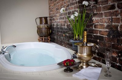 Morgan State House Inn jacuzzi