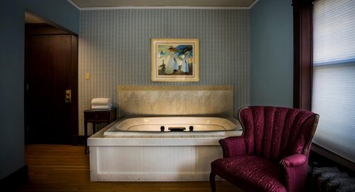 Nebraska hotel with jacuzzi in room Nebraska hotel with jacuzzi in room