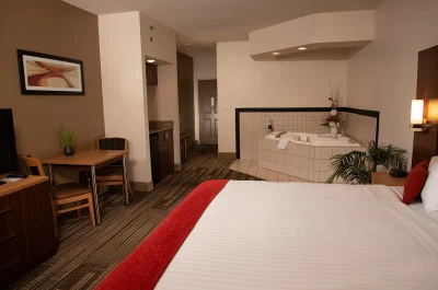 Northfield Inn Suites jacuzzi