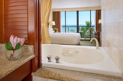 Outrigger Waikiki Beach Resort jacuzzi