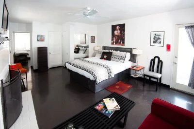 Palm Springs Rendezvous B&B 1