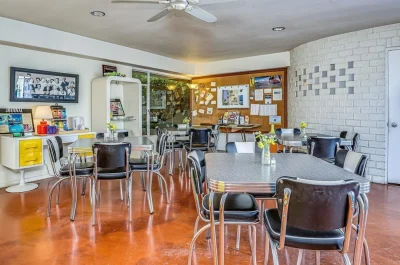 Palm Springs Rendezvous B&B 2
