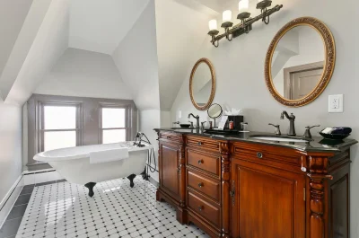 Patterson Inn jacuzzi