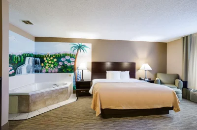 Quality Inn I-70 Near Kansas Speedway jacuzzi