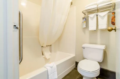 Quality Inn South2