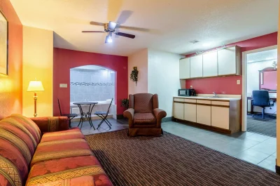 Quality Inn South4