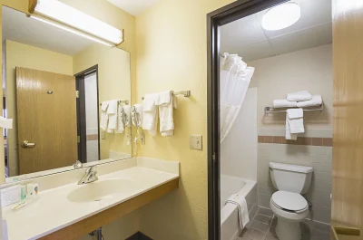 Quality Inn & Suites Harrington 2