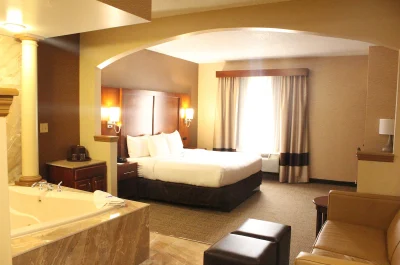 Quality Suites NYC Gateway jacuzzi