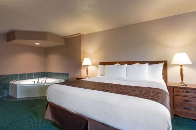 Ramada by Wyndham Bismarck jacuzzi