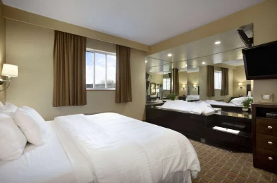 Ramada by Wyndham Bronx 1