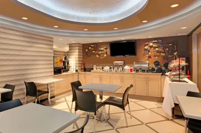 Ramada by Wyndham Bronx 3