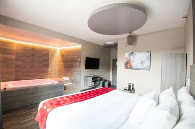 Ramada by Wyndham Bronx jacuzzi