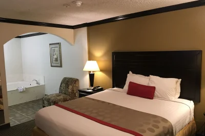 Ramada by Wyndham Ontario jacuzzi