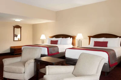 Ramada by Wyndham Pigeon Forge North 2