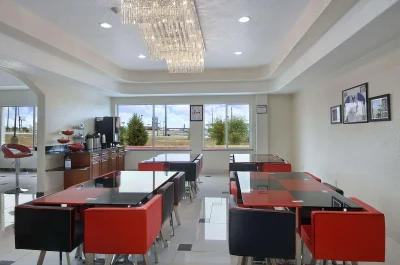Ramada by Wyndham South Waco 3
